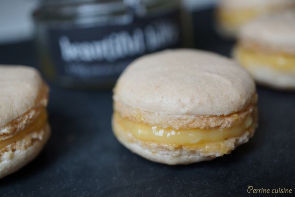 Macarons à l’orange curd au miel de citronnier Beautiful Beez {meringue française}