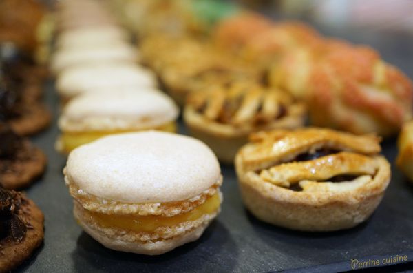 Macarons à l’orange curd au miel de citronnier Beautiful Beez {meringue française}