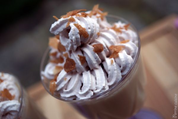 Verrine crousti-crémeuse caramel et noisettes, chantilly cacaotée