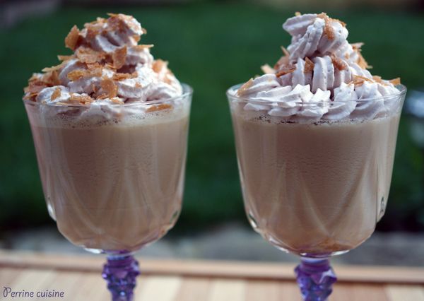 Verrine crousti-crémeuse caramel et noisettes, chantilly cacaotée