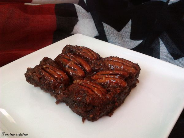 Brownie choco-caramel comme une pecan pie {sans œuf, sans lactose, sans gluten}