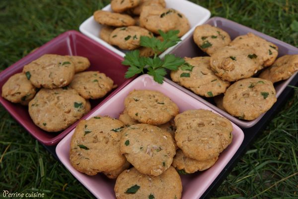 Mini-cookies salés au beurre de cacahuètes et persil {sans œuf}