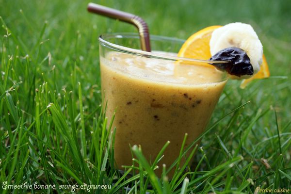Smoothie orange, banane et pruneau