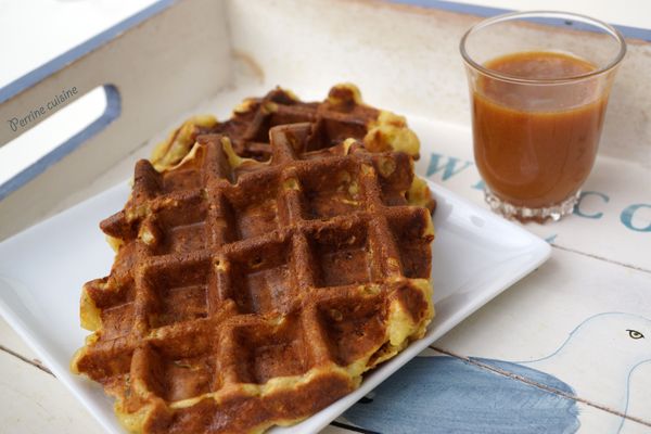 Gaufres aux pommes, sauce caramel beurre salé
