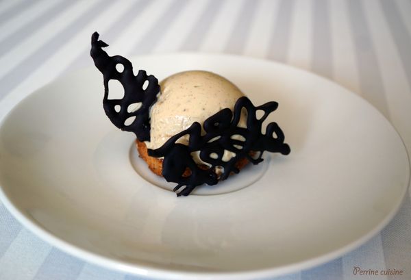 Entremet pistache sur biscuit macaroné