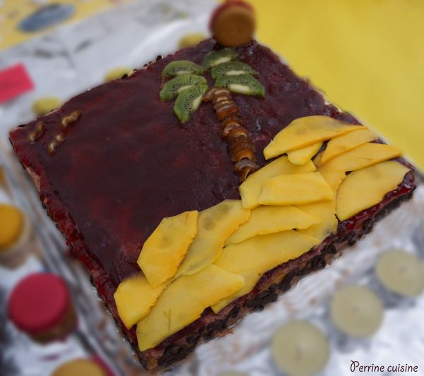 Millefeuille aux cerises et gelée de mangue, craquant praliné