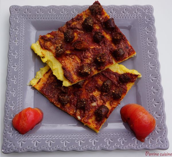 « Pizza » à la polenta et aux merguez