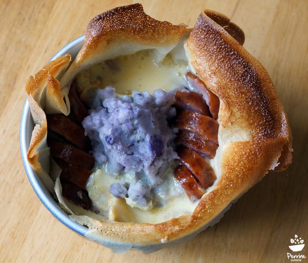 Boîte de Mont d’Or croustillante à la saucisse de Morteau et purée de pommes de terre violettes