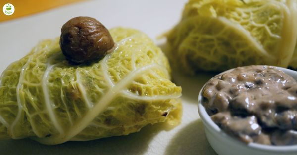 Choux farcis à la viande et aux châtaignes, sauce crémeuse aux champignons et vin rouge