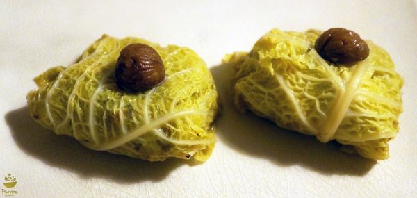 Choux farcis à la viande et aux châtaignes, sauce crémeuse aux champignons et vin rouge