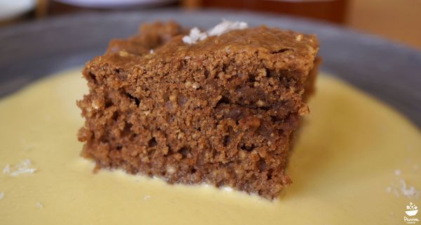 Brownie à la pâte à tartiner choco-coco, crème anglaise aux fruits de la passion