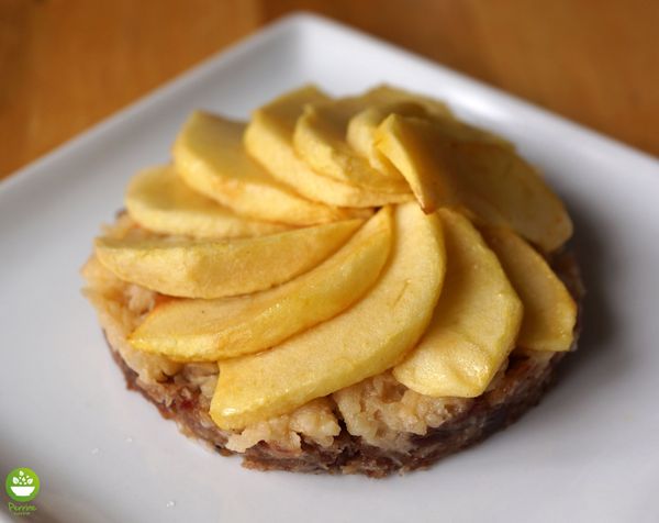 Tartelette crue aux pommes, rosace de pommes juste poêlées