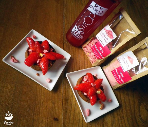 Tartelettes aux fraises et aux pralines roses et partenariat Maison de La Praline
