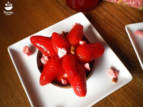 Tartelettes aux fraises et aux pralines roses et partenariat Maison de La Praline