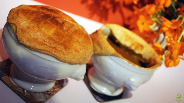 Soupe de poissons feuilletée {pâte feuilletée semi-rapide à la farine de seigle et au safran}