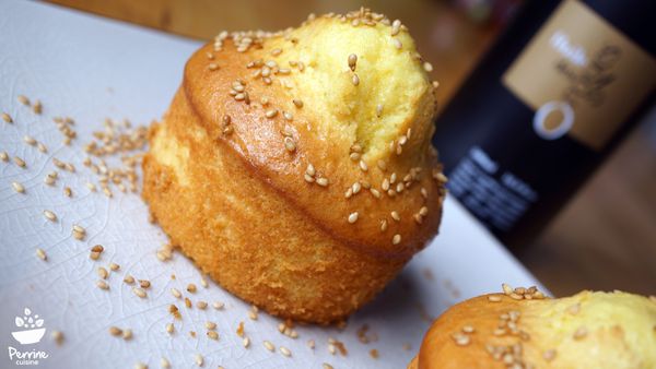 Gâteaux à l’huile d’olive, cœur rhubarbe, et sésame toasté - Partenariat Huile des Orgues