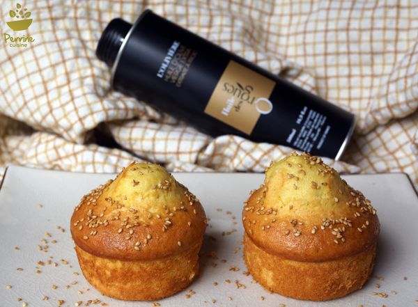 Gâteaux à l’huile d’olive, cœur rhubarbe, et sésame toasté - Partenariat Huile des Orgues