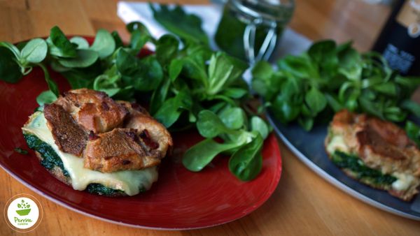 Burgers de pain perdu au pesto d’ail des ours et au munster