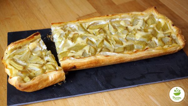 Tarte à la rhubarbe, à l’amande et au fromage blanc