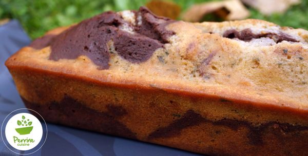Cake marbré au thé japonais et au chocolat, pâte d’amande et noisettes caramélisées