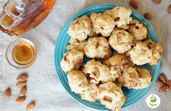 Cookies au sirop d’érable, au chocolat blanc et aux amandes {sans œuf}