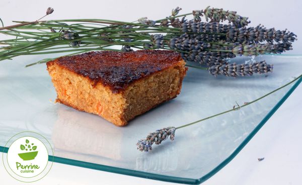 Gâteau extra moelleux au yaourt, à l'abricot et à la lavande