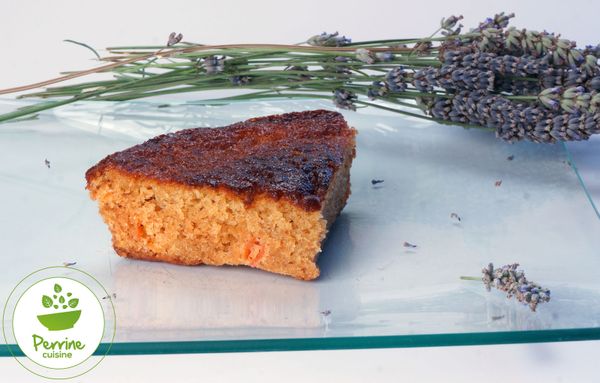 Gâteau extra moelleux au yaourt, à l'abricot et à la lavande
