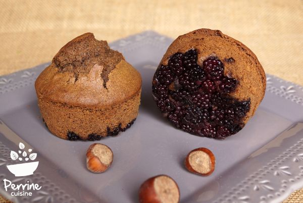Moelleux aux noisettes et aux mûres sauvages