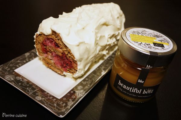 Buche pain d’épices, groseilles et chocolat blanc