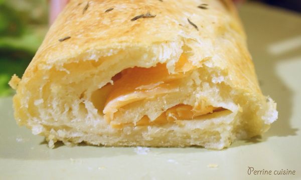 Pain feuilleté au saumon fumé et à la mozarella