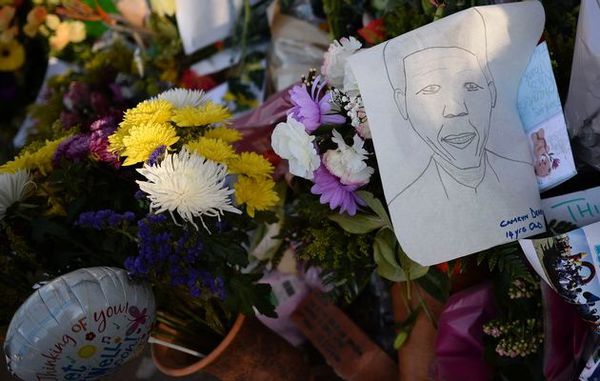 Wellwishers united in respect for Nelson Mandela