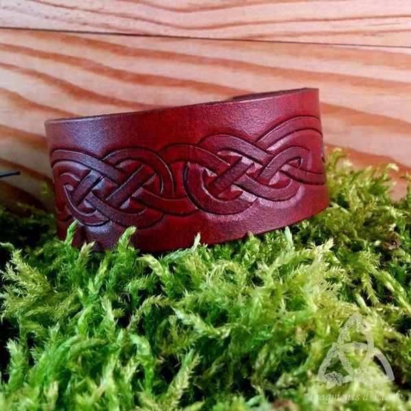 Entrelacs et Cuir pour un Bracelet celtique original