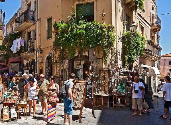 Shopping a Taormina