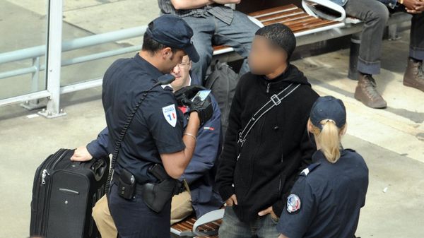Le ras-le-bol des contrôles au faciès : l'Etat poursuivi en justice.