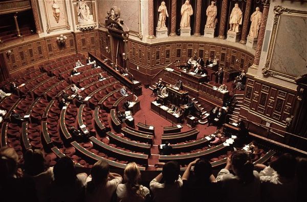 Non-cumul : les sénateurs refusent la mesure pour eux-mêmes
