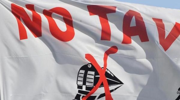 Des milliers d'Italiens manifestent contre le TGV Lyon-Turin