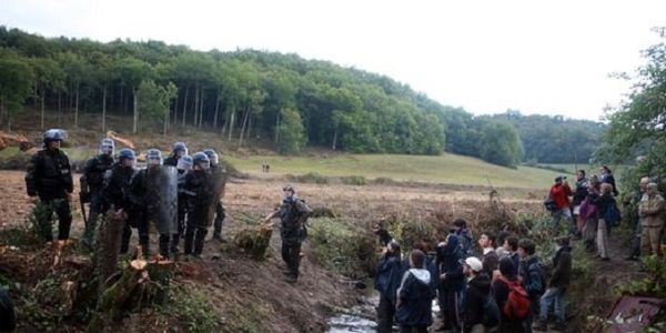 Un millier de manifestants contre le barrage de Sivens