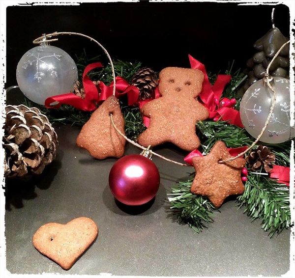 Sablés au sucre à accrocher au sapin