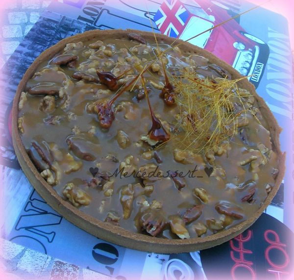 Tarte chocolat noix et noix de pécan sauce au caramel