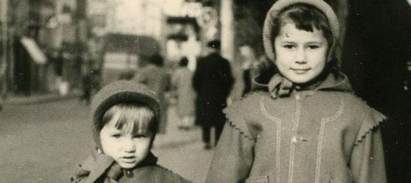 Catherine Millet et son petit frère Philippe en 1955.