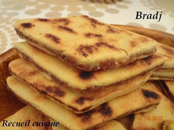 Losanges de Semoule Fourrés aux Dattes " Bradj"