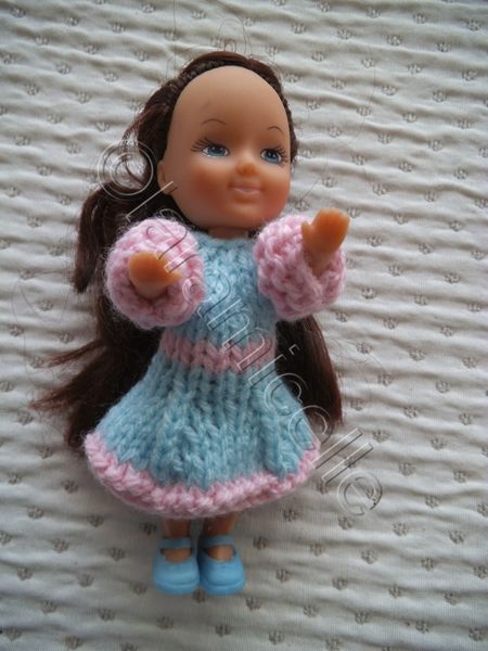 gratuit: tuto pour une mini poupée; robe et fichu