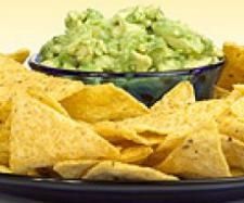 Nachos con guacamole suave