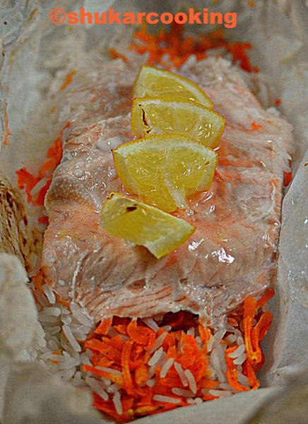 Saumon en papillote de riz et carottes