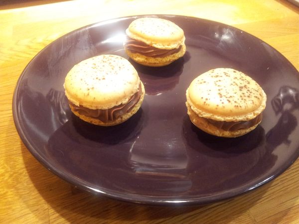 Martine fait des Macarons Passion Chocolat au lait