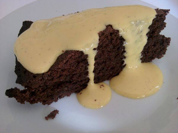 Crème anglaise et gâteau au chocolat tout simple