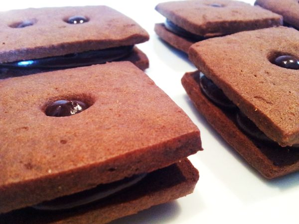 Sablés troués chocolatés de Christophe Felder