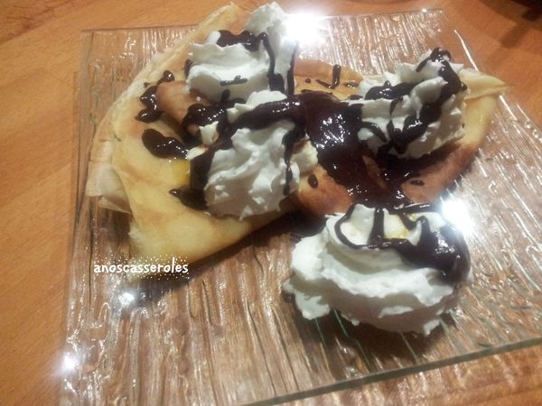 Crèpes sucrées, sirop d'orange, chantilly minute et sauce au chocolat