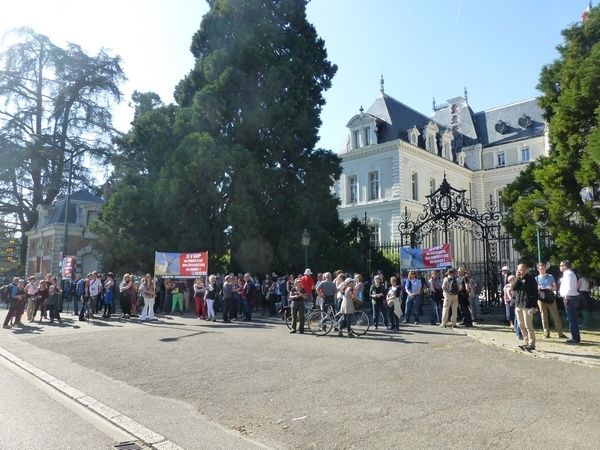140 manifestants, 1 mot d'ordre : « Bouquetins, on ne vous lâchera pas ! »
