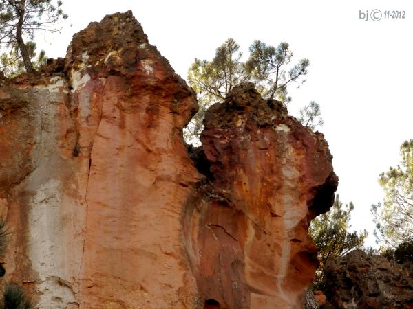 ROUSSILLON-OCRES